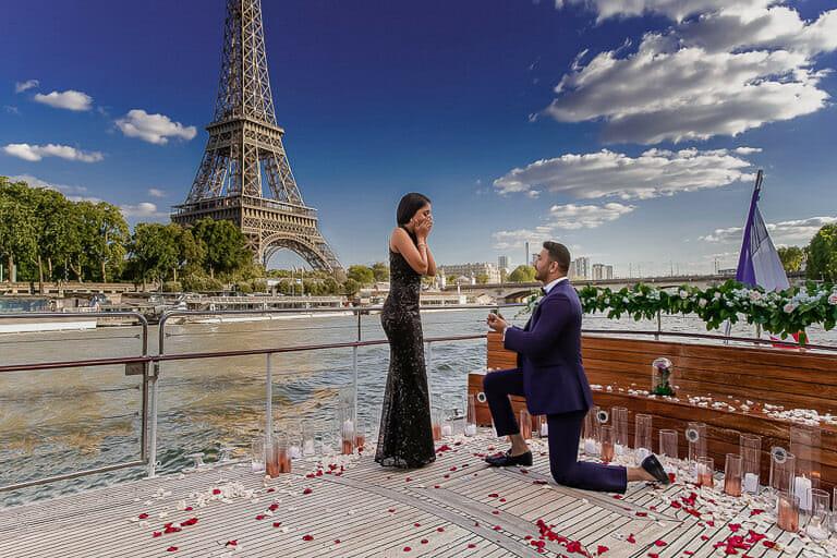 couple souhaitant financer son mariage à Paris